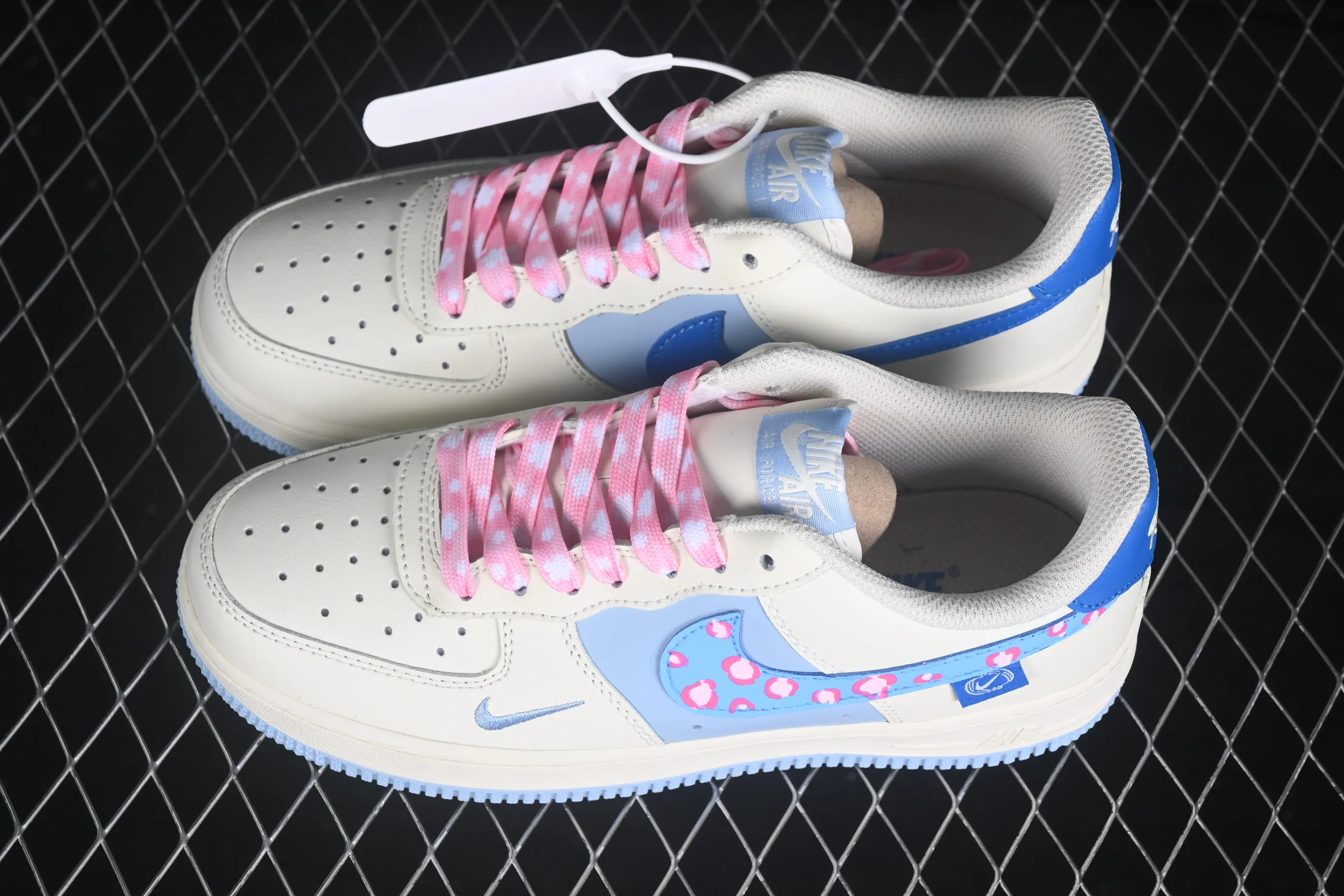 All categories Nk Air Force 1 Air Force series Nk Air Force 1 Low Air Force low-top Nike Air Force 1'07 Low "Misty Isle Tide" Hand-painted graffiti Pink and blue bubbles Air Force 1 low-top casual sneakers DB3301-112